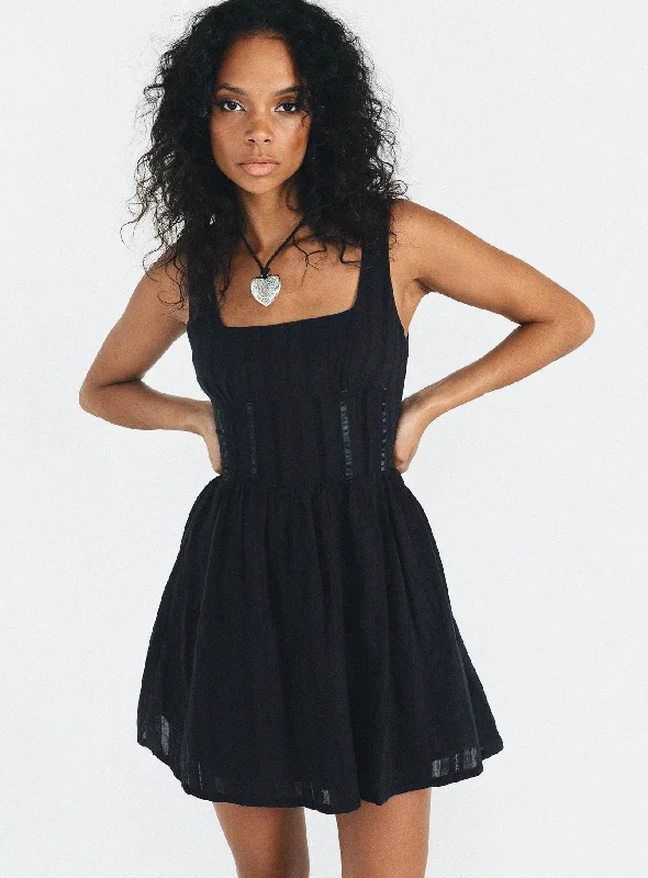 Lorinda Mini Dress Black Casual Mini Dress with Pockets