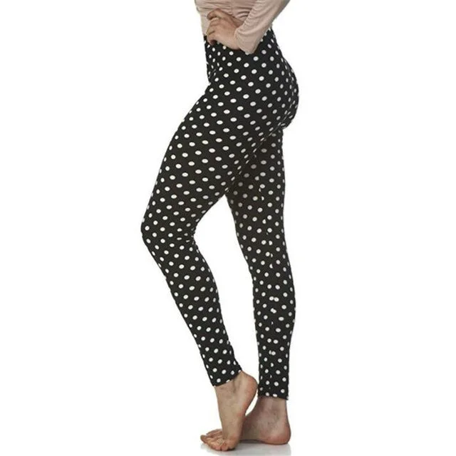 Black and white dots