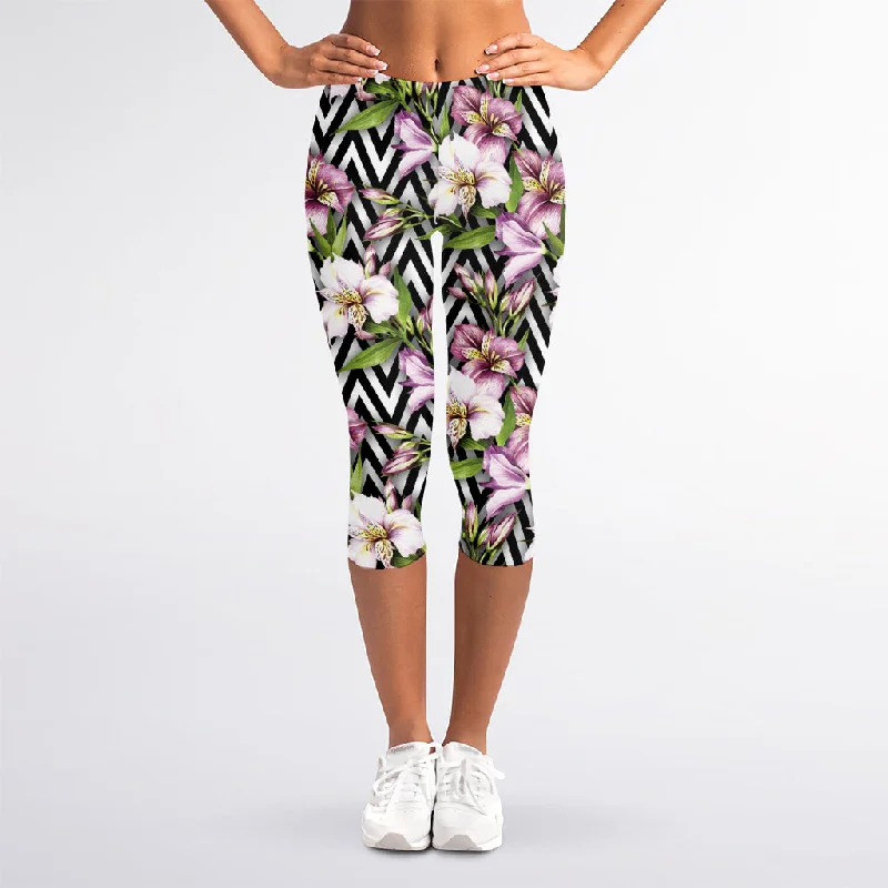 Purple Alstroemeria Zigzag Pattern Print Women's Capri Leggings