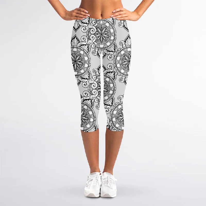 Zentangle Floral Pattern Print Women's Capri Leggings