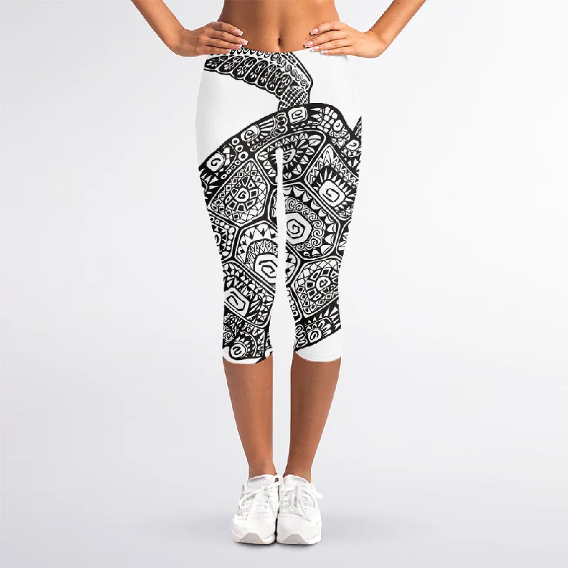 Zentangle Sea Turtle Print Women's Capri Leggings