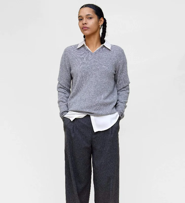 The Women's Basic V-Neck Cashmere Sweater Spandex Blend Rayon Blend Denim Blend